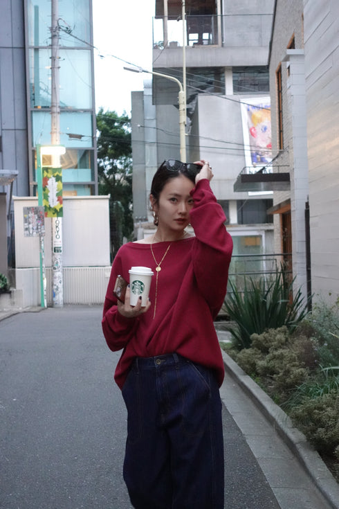 オフショルルーズニット